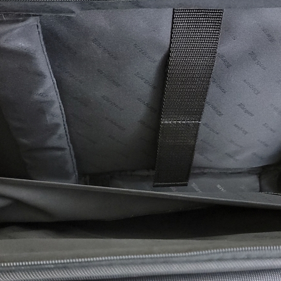 Targus Black Briefcase 16"X13"X4" - Picture 15 of 16